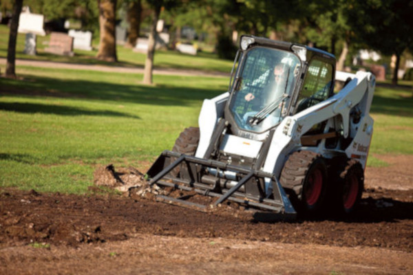 Planungen und Nivellieren mit Bobcat