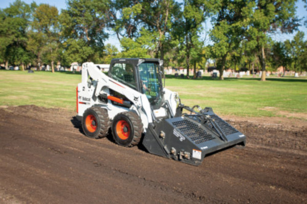 Wegebau mit Bobcat