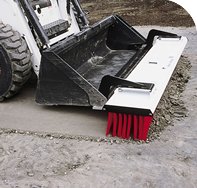 Bobcat Kehrbesen in der Straßenbesen