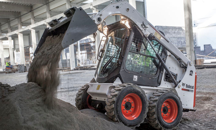 Bobcat S450 mit Schaufel