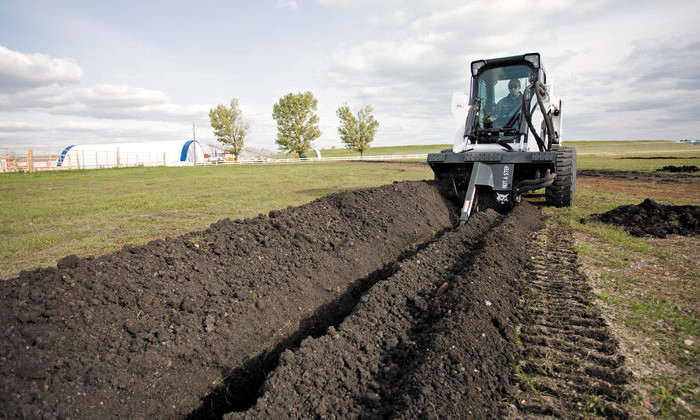 Bobcat S630 mit Grabenfräse