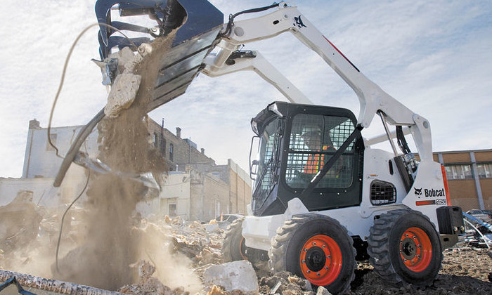 Bobcat S650 bei Abbrucharbeiten