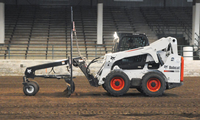 Bobcat S650 beim Nivellieren von Flächen