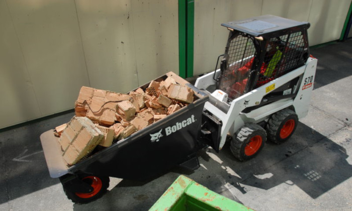 Bobcat S70 mit Mulde