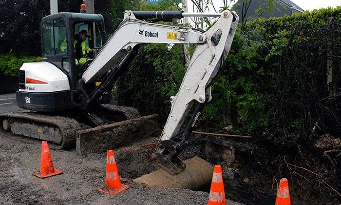 Bobcat E50 im Straßenbau