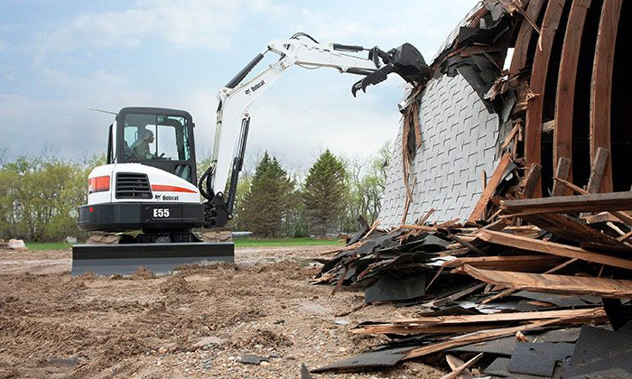 Bobcat E55 beim Abriss