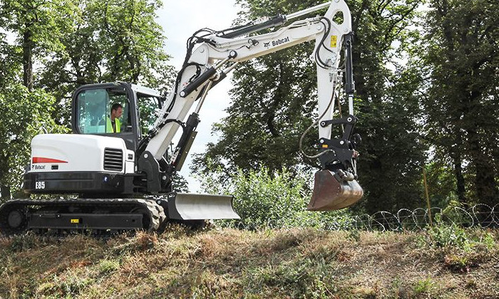 Bobcat E85 im Landschaftsbau