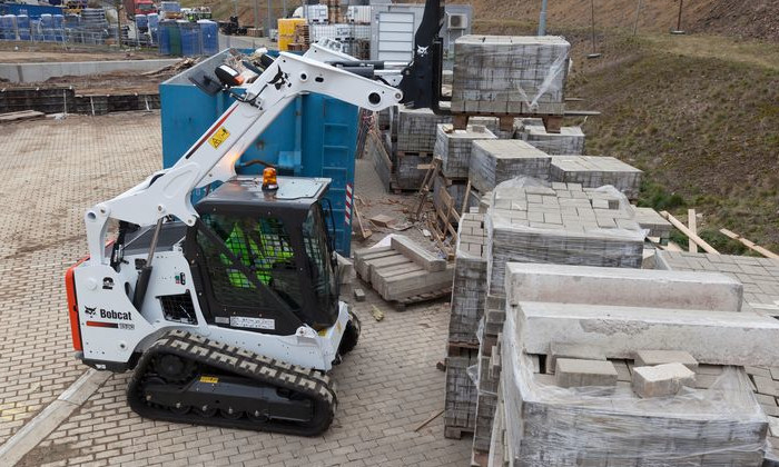 Bobcat T590 als Gabelstapler für Höhen nutzen