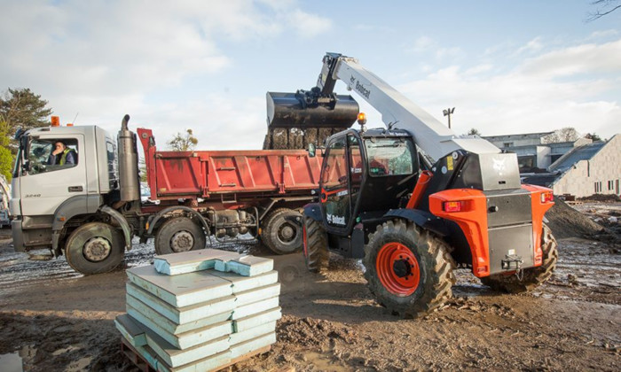 Bobcat T36.120SL mit Leichtgutschaufel