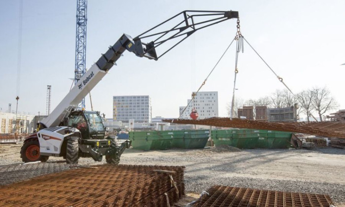 Bobcat T40.180SLP mit Kranausleger und Verlängerung