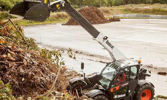 Bobcat TL34.65HF in der Landwirtschaft mit Leichtgutschaufel