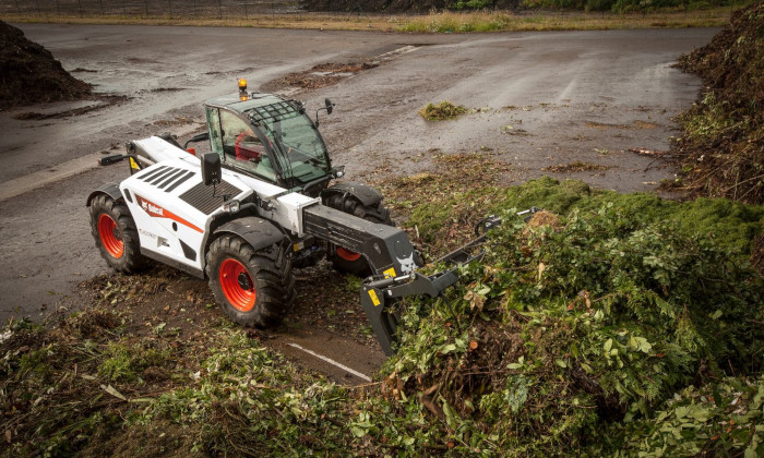 Bobcat E08 Abriss in engen Räumen