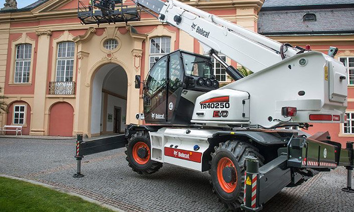 Bobcat TR40.250 EVO bei Restaurationsarbeiten